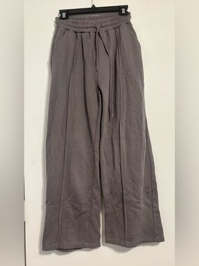 Boohoo Gray Drawstring Sweatpants with matching crop top sweater